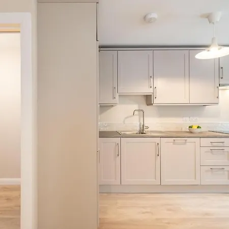 Apartment 1st Floor Stylish 2-bed *