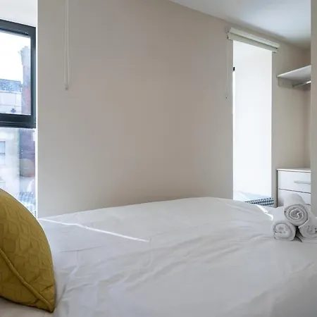 1st Floor Stylish 2-bed Apartment Drogheda