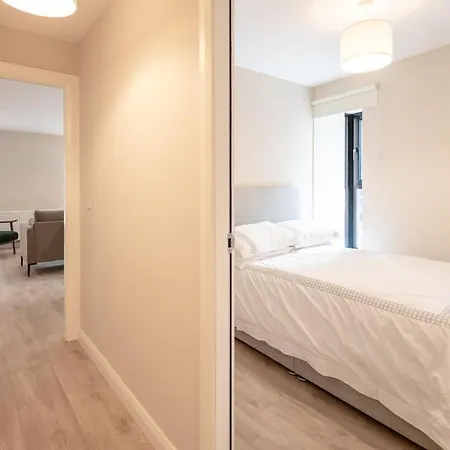 1st Floor Stylish 2-bed