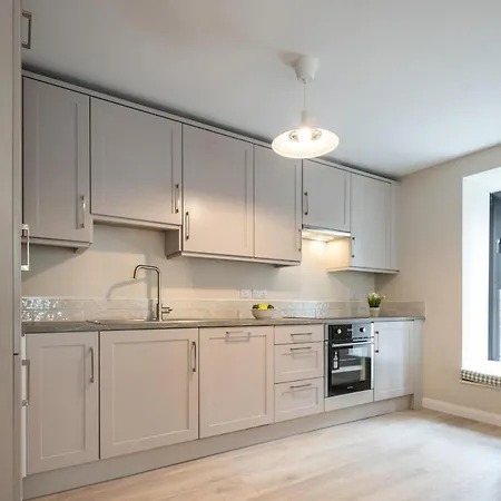 1st Floor Stylish 2-bed Apartment